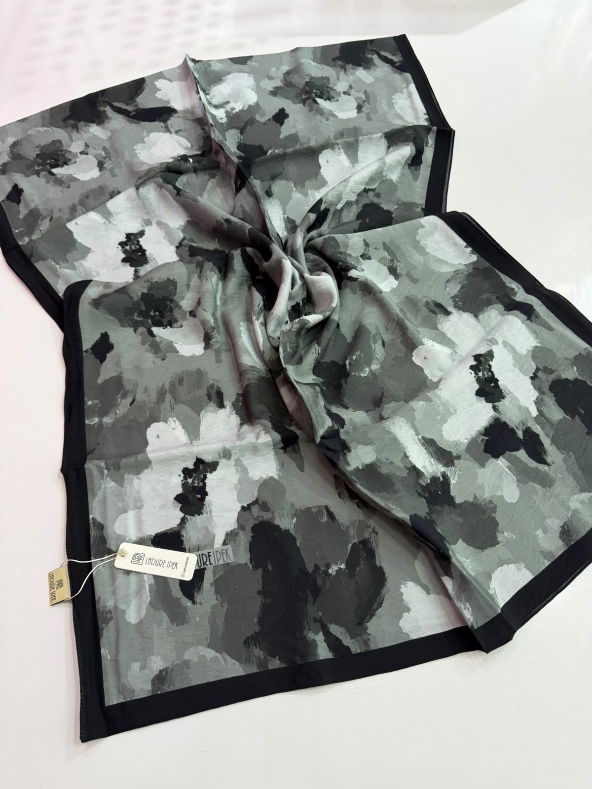 Ladure Premium Seri Şal 03