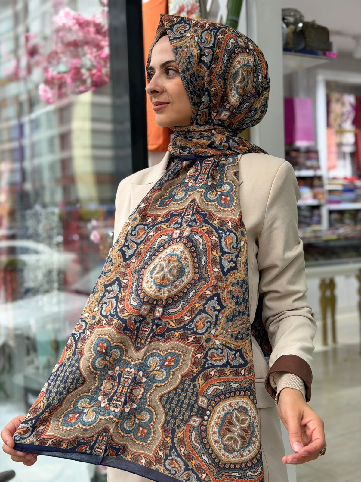 Siyane Desenli Şal