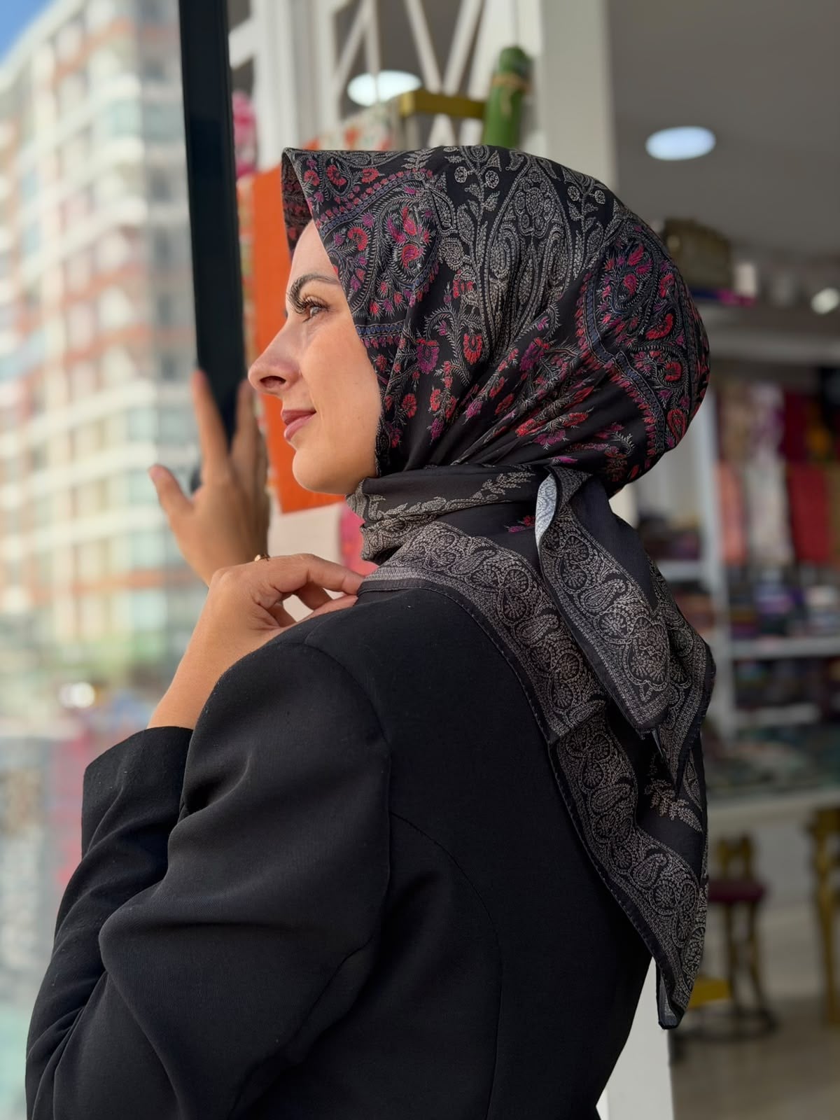 Siyane Renkli Motifli Eşarp 01