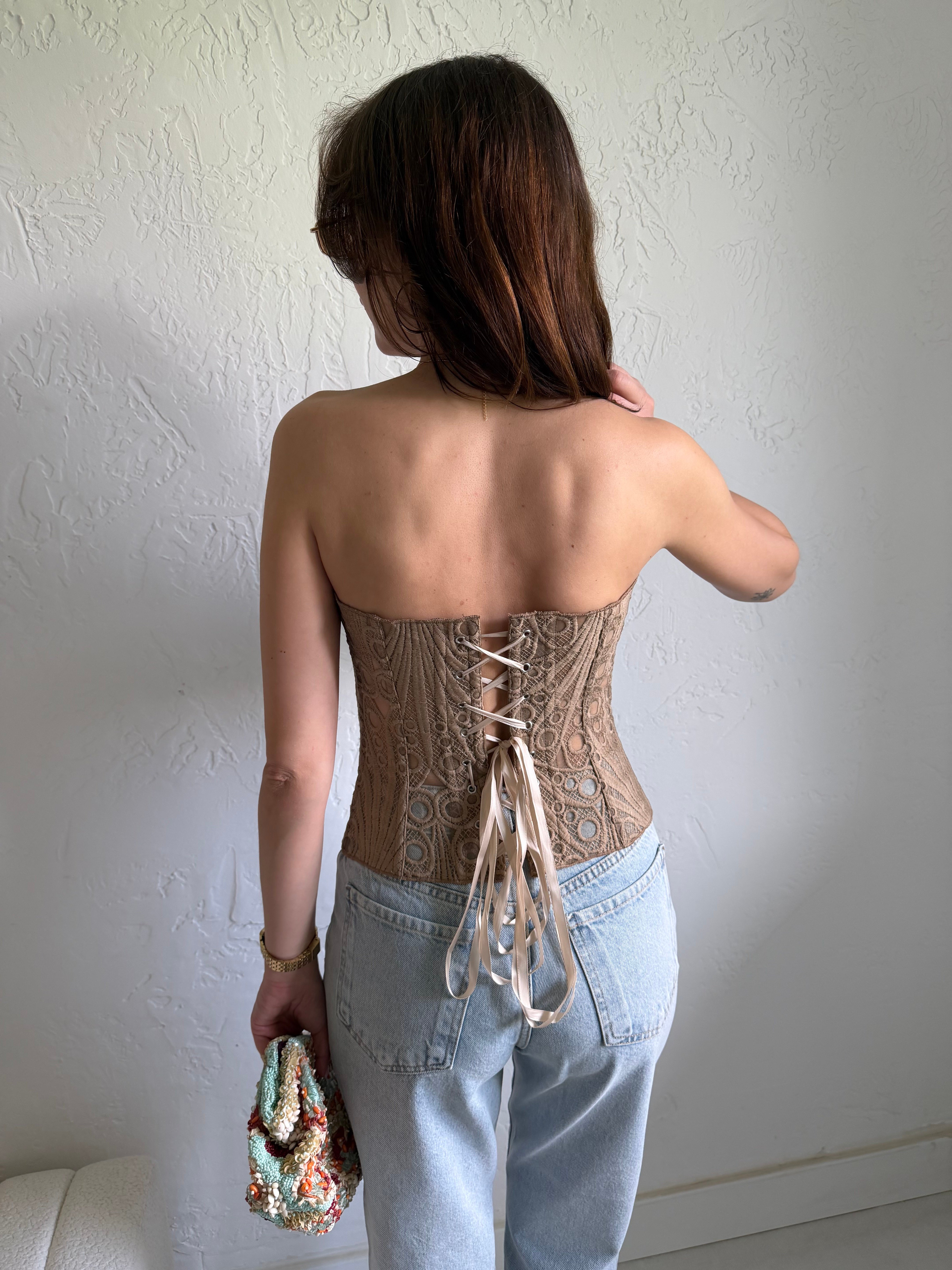 Marka Model Bej Arkası Bağlamalı Korse 