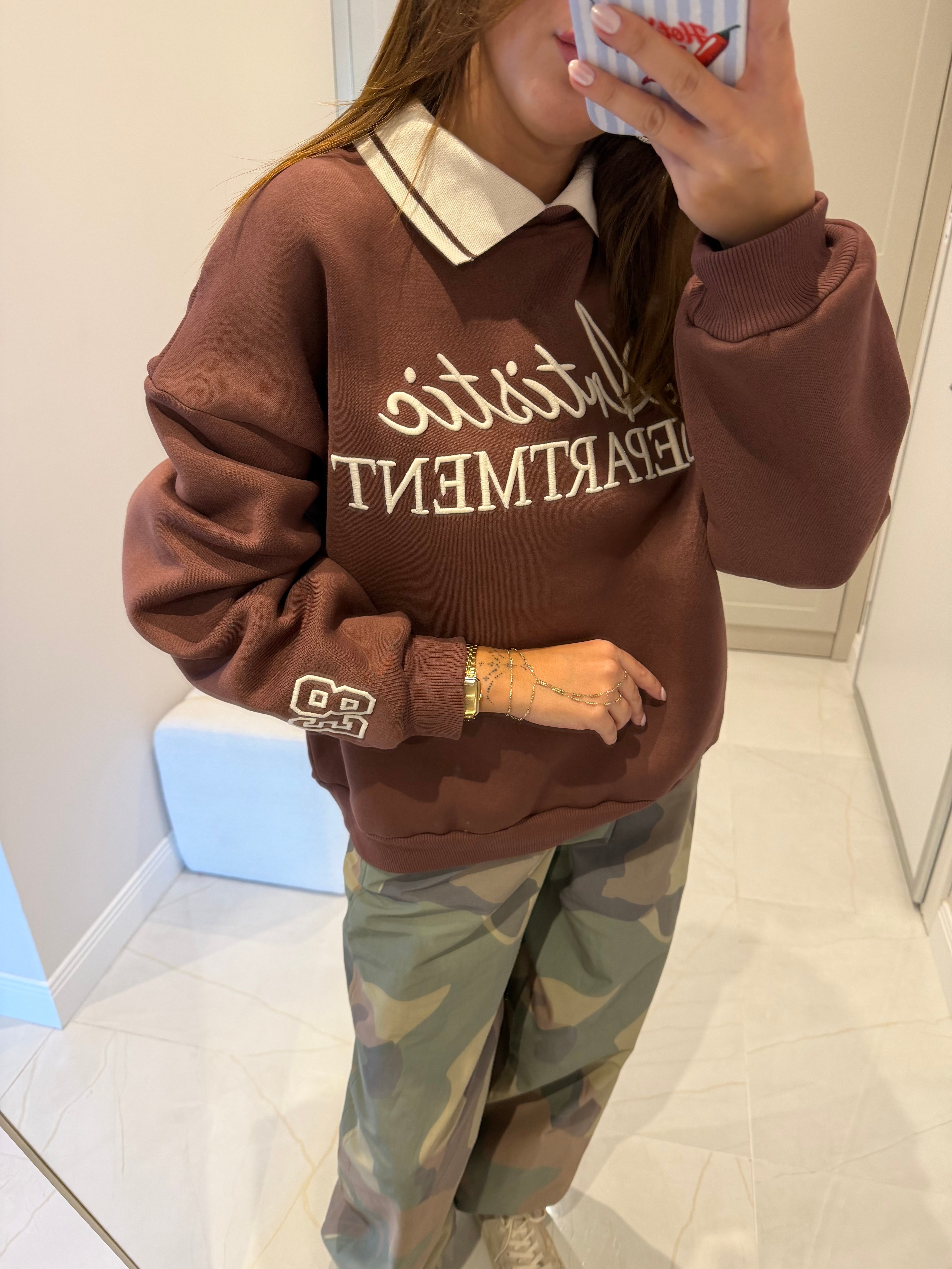 Polo Yaka Nakışlı Yazı Detaylı Kahve Sweatshirt