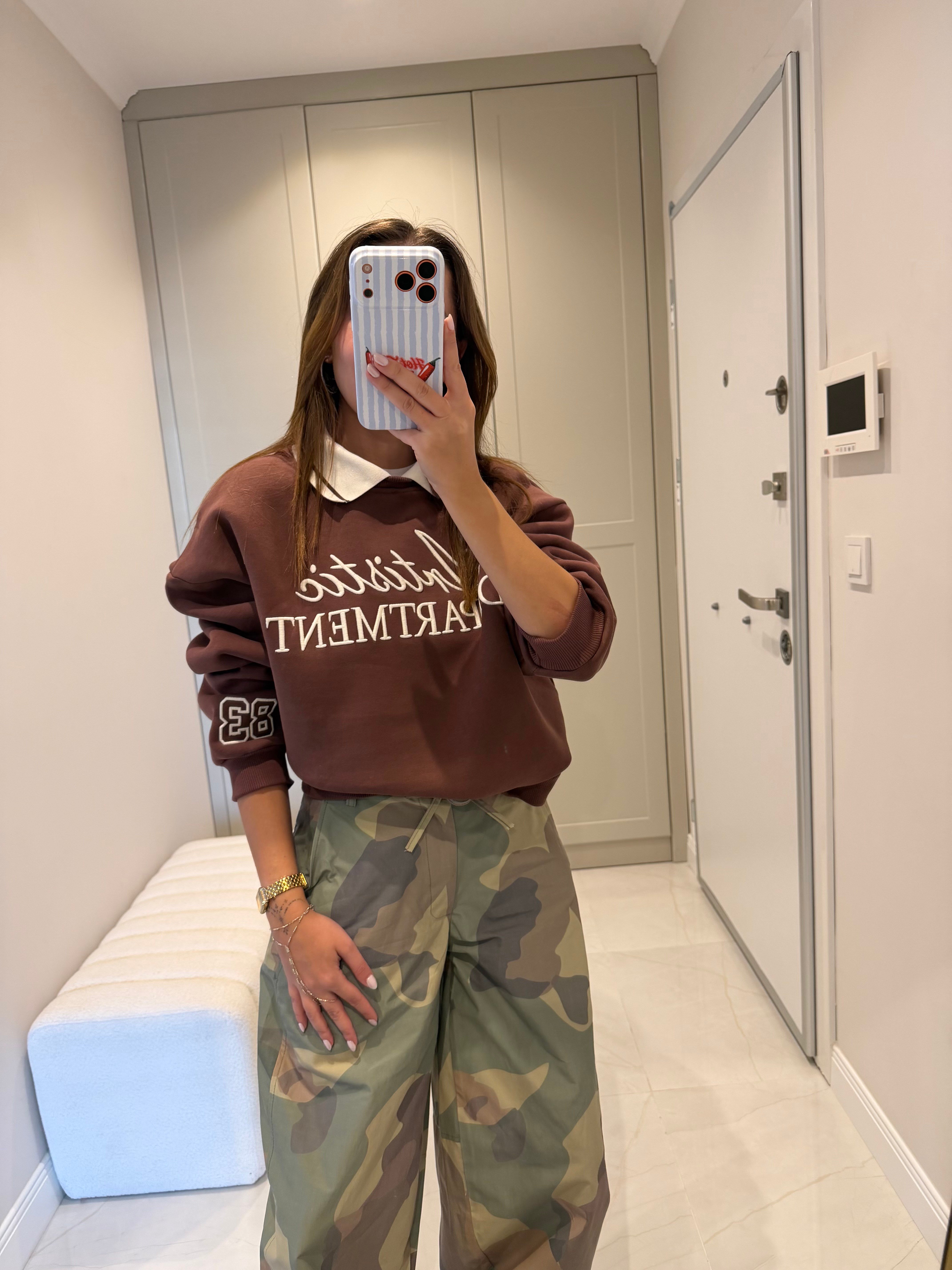 Polo Yaka Nakışlı Yazı Detaylı Kahve Sweatshirt