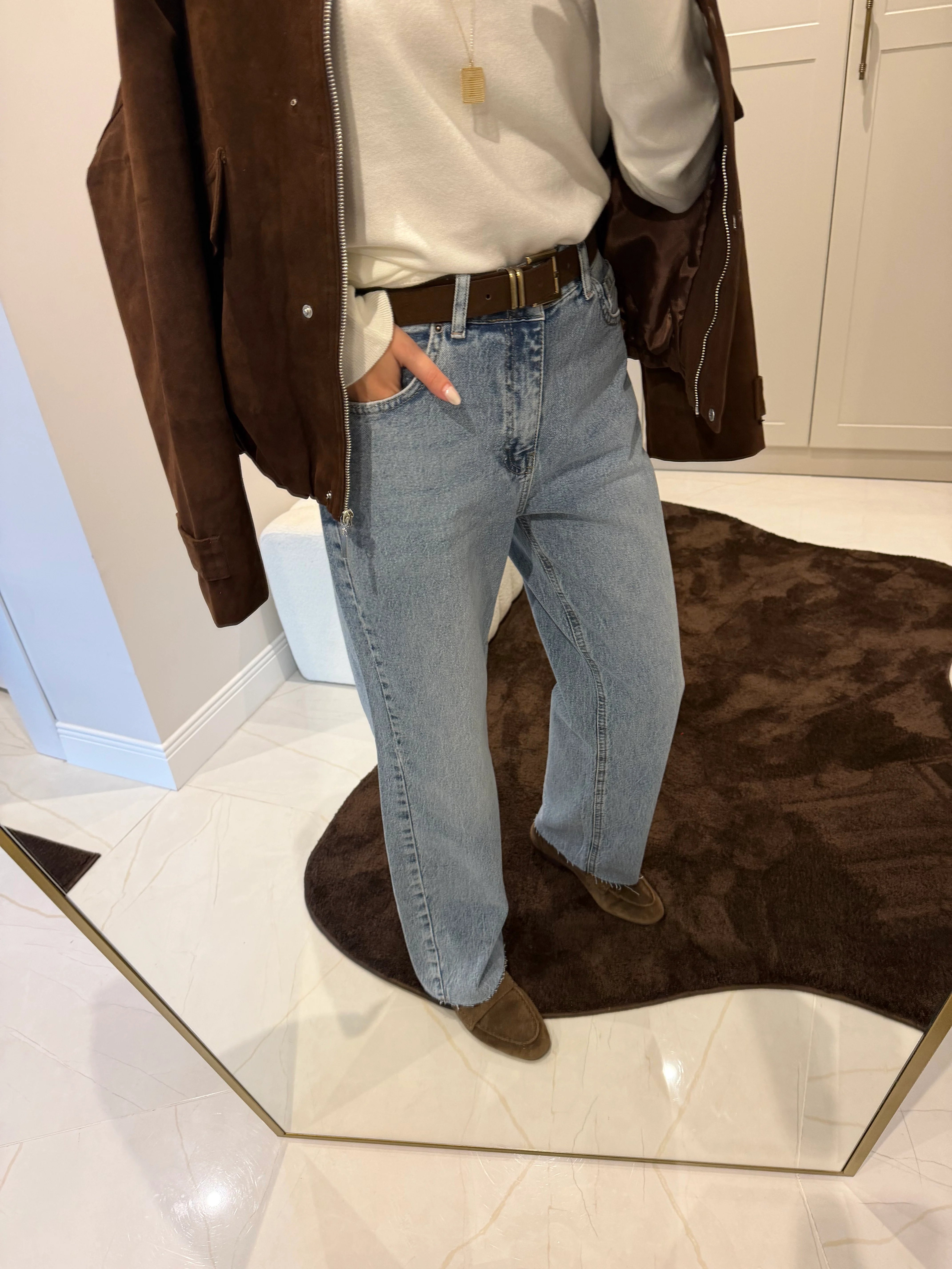 Süet Kemerli Straight Mavi Likralı Jean