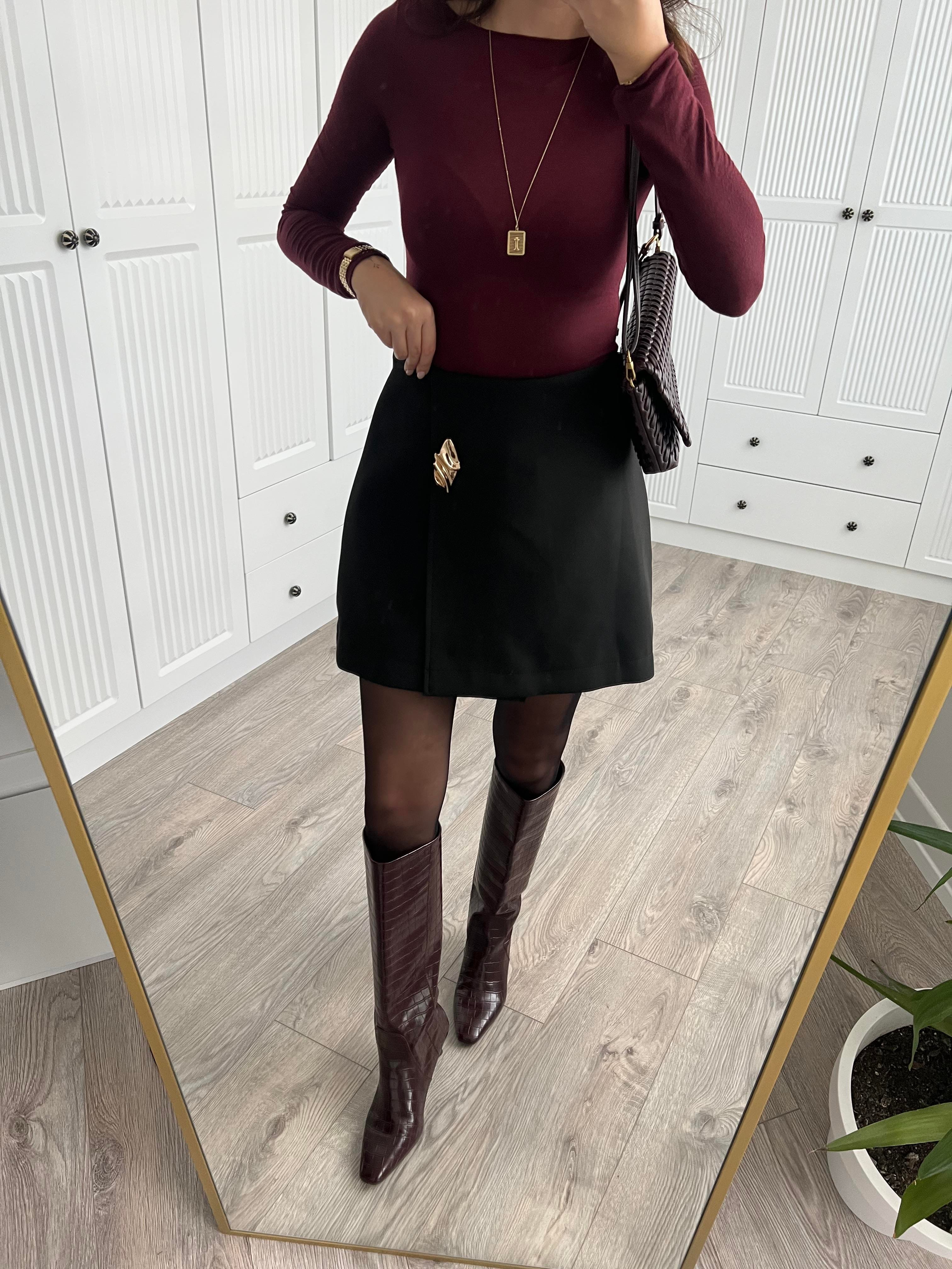 ZR Model Siyah Broşlu Şort Etek