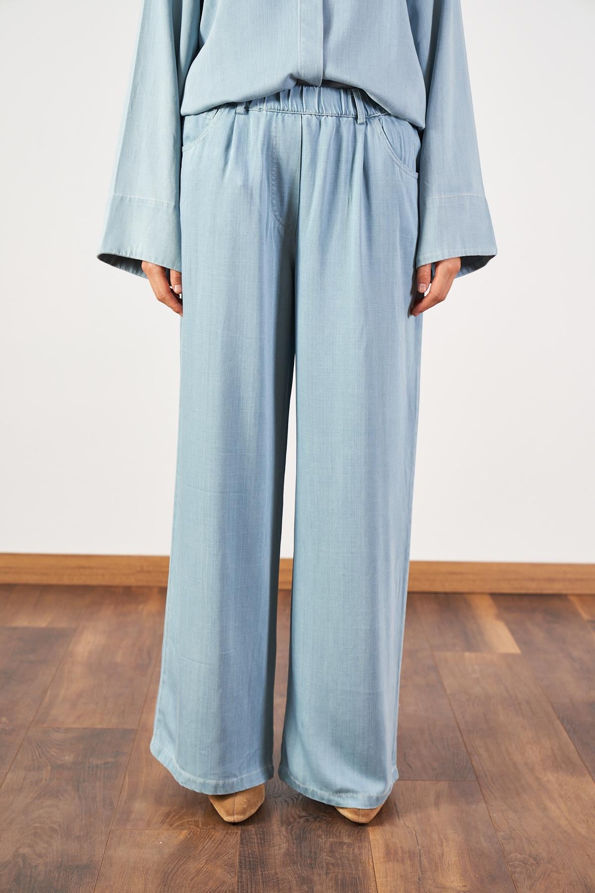 Açık Mavi Denim Görünümlü Lastikli Pantolon