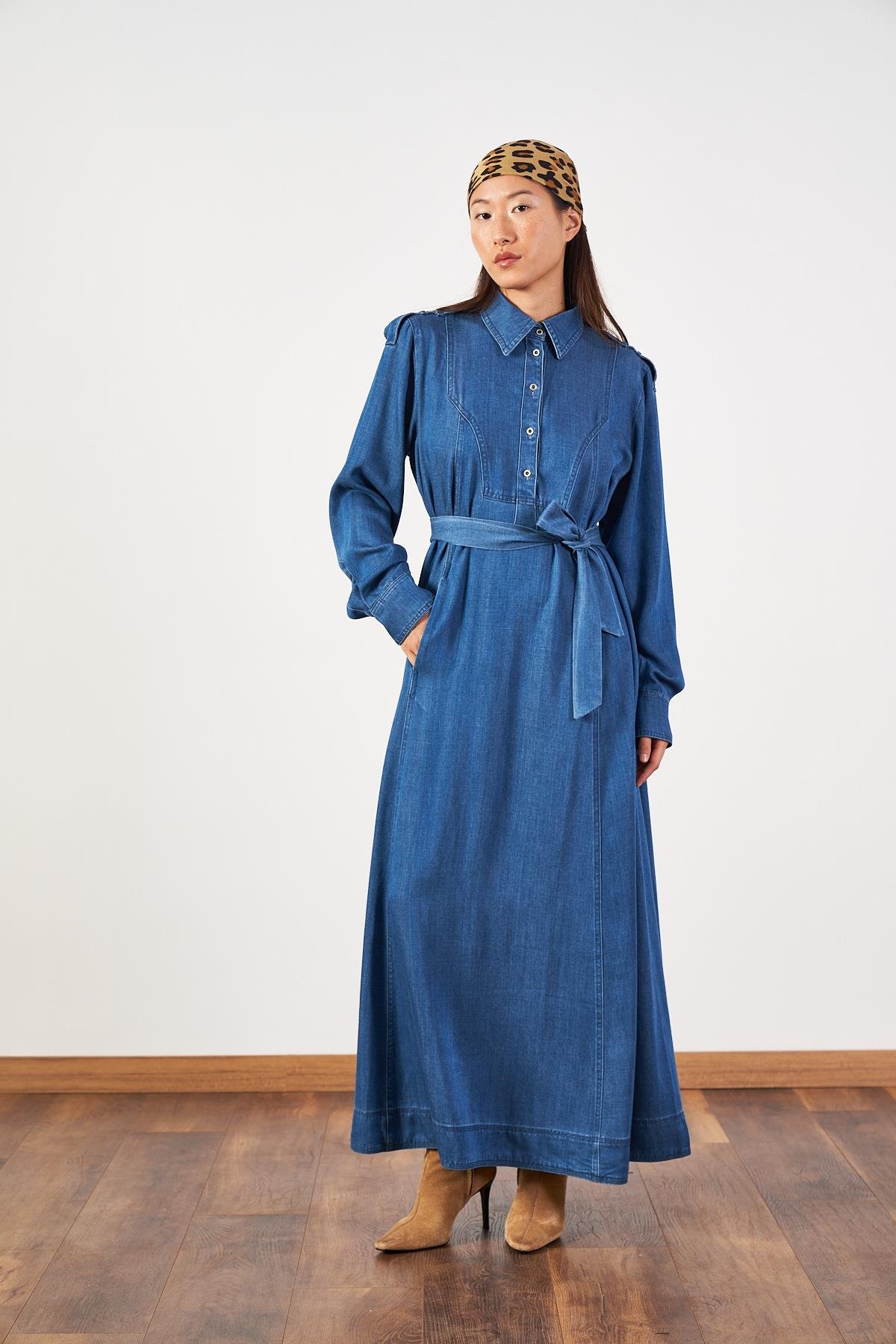 Oversize Kuşaklı Yaka Düğmeli Uzun Denim Elbise Koyu Mavi