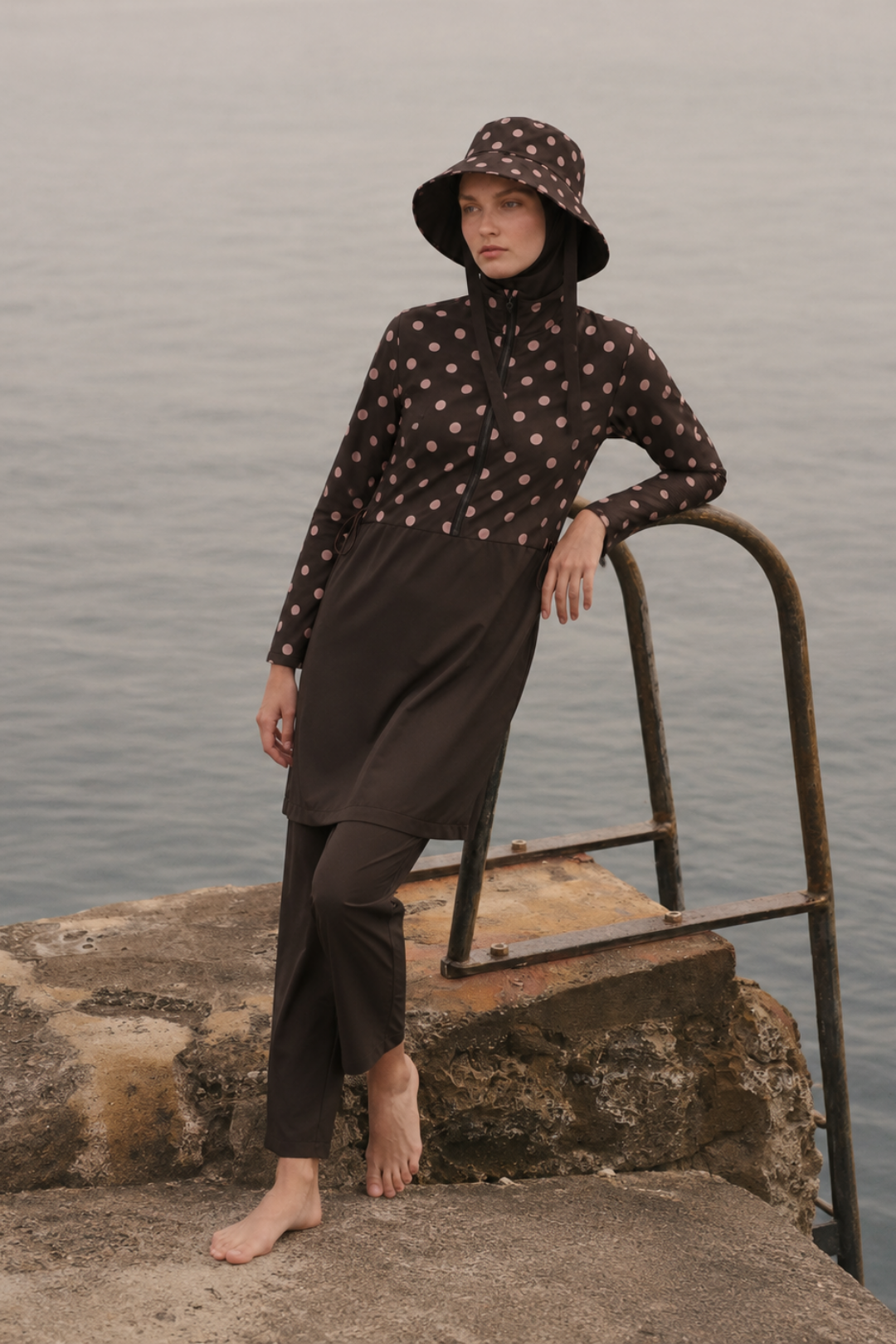 PEARL DOT |  Önden Yarım Fermuarlı Yanları Stoperli Pudra Puantiyeli Kahve Tesettür Mayo 5 li Set