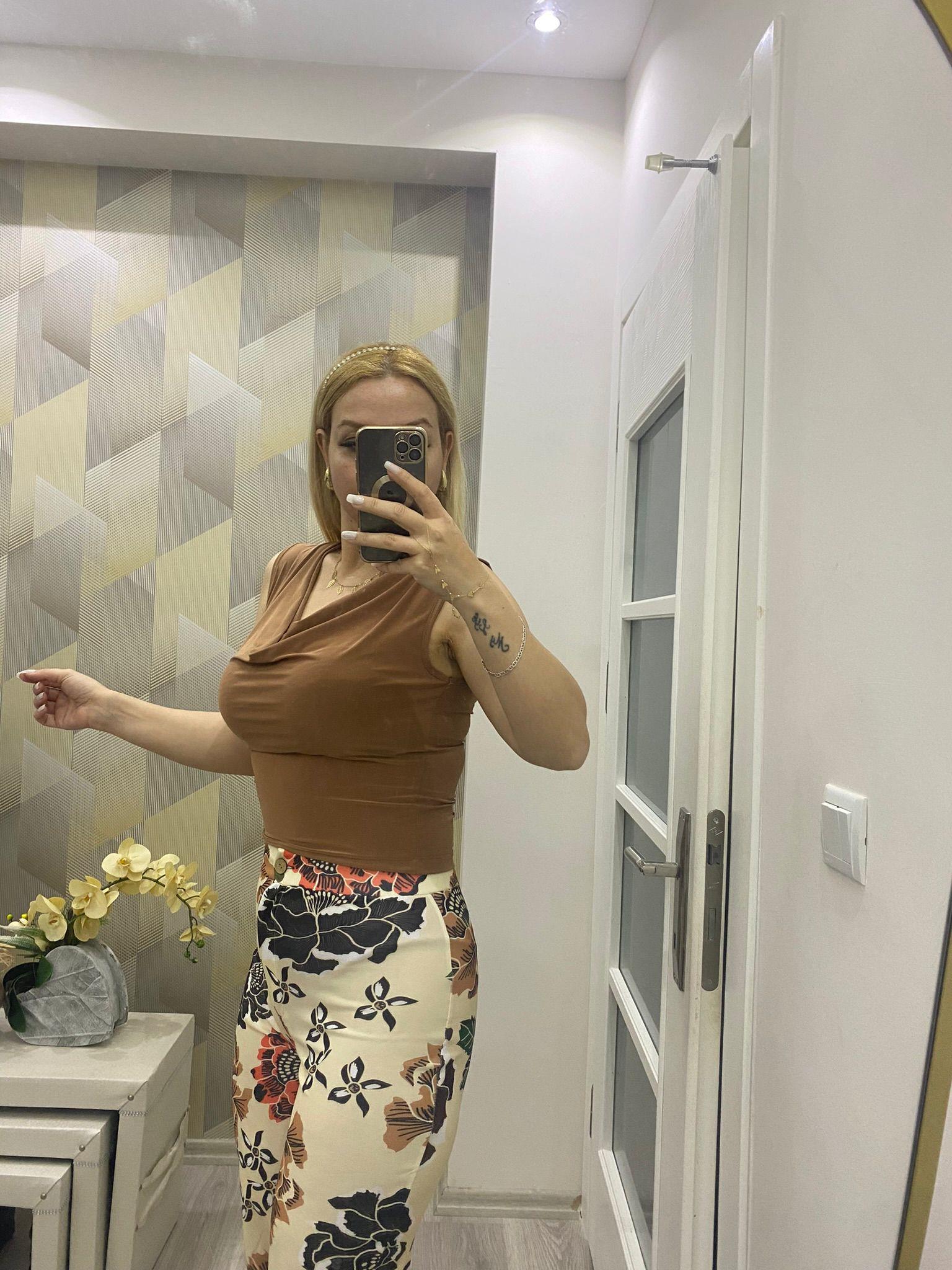 Degaje Yaka Sıfır Kol Bluz Vizon