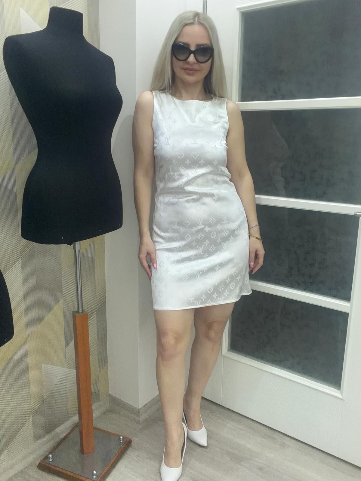 Desenli Saten Elbise Beyaz