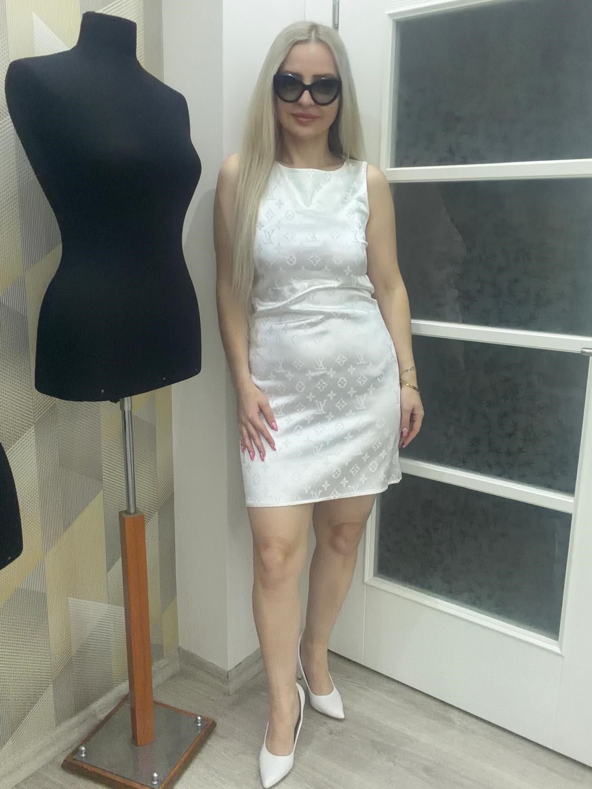 Desenli Saten Elbise Beyaz