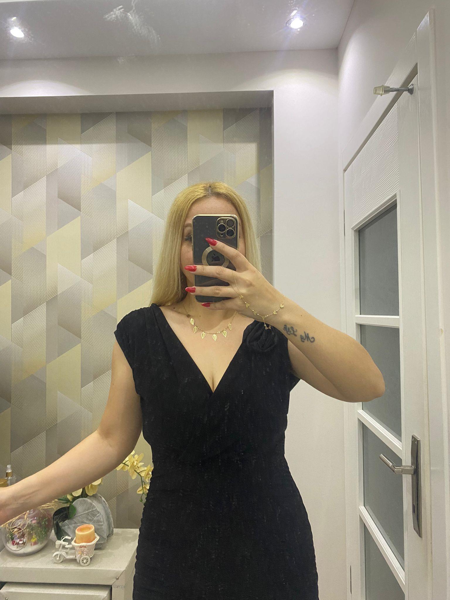 Sandy Gül Broşlu Elbise Siyah