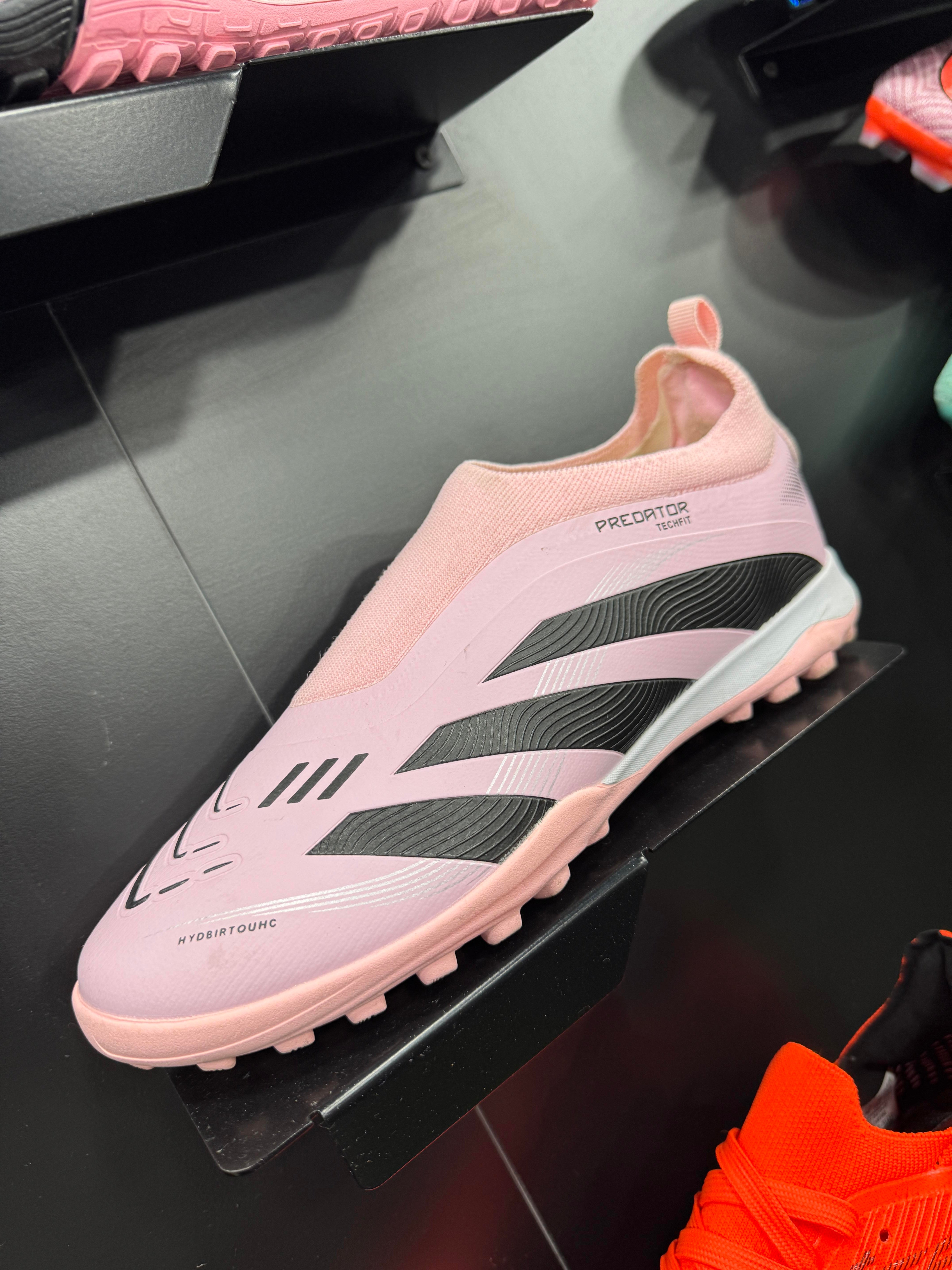 Predator Elit Halı Saha