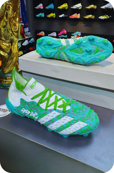 Predator Freak Elit İpli