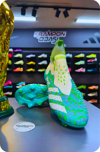 Predator Freak Elit İpsiz