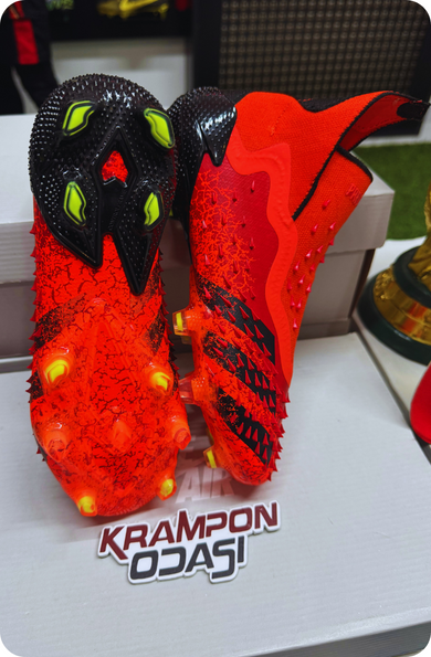 Predator Freak Elit Kırmızı