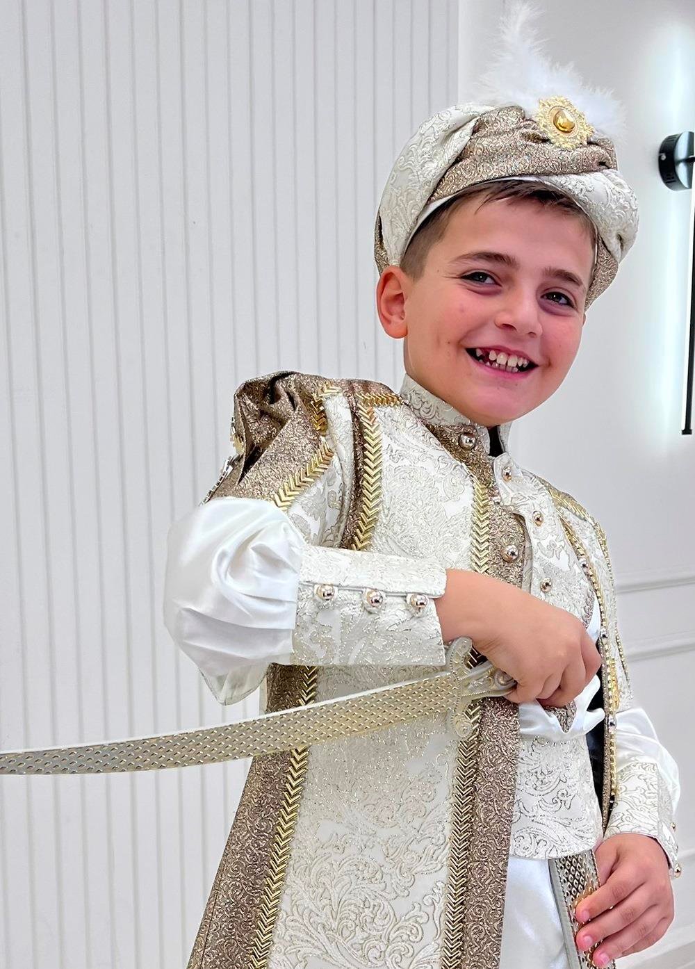 Altın Şerit İşlemeli Brokarlı Kaftan Sünnet Kıyafeti