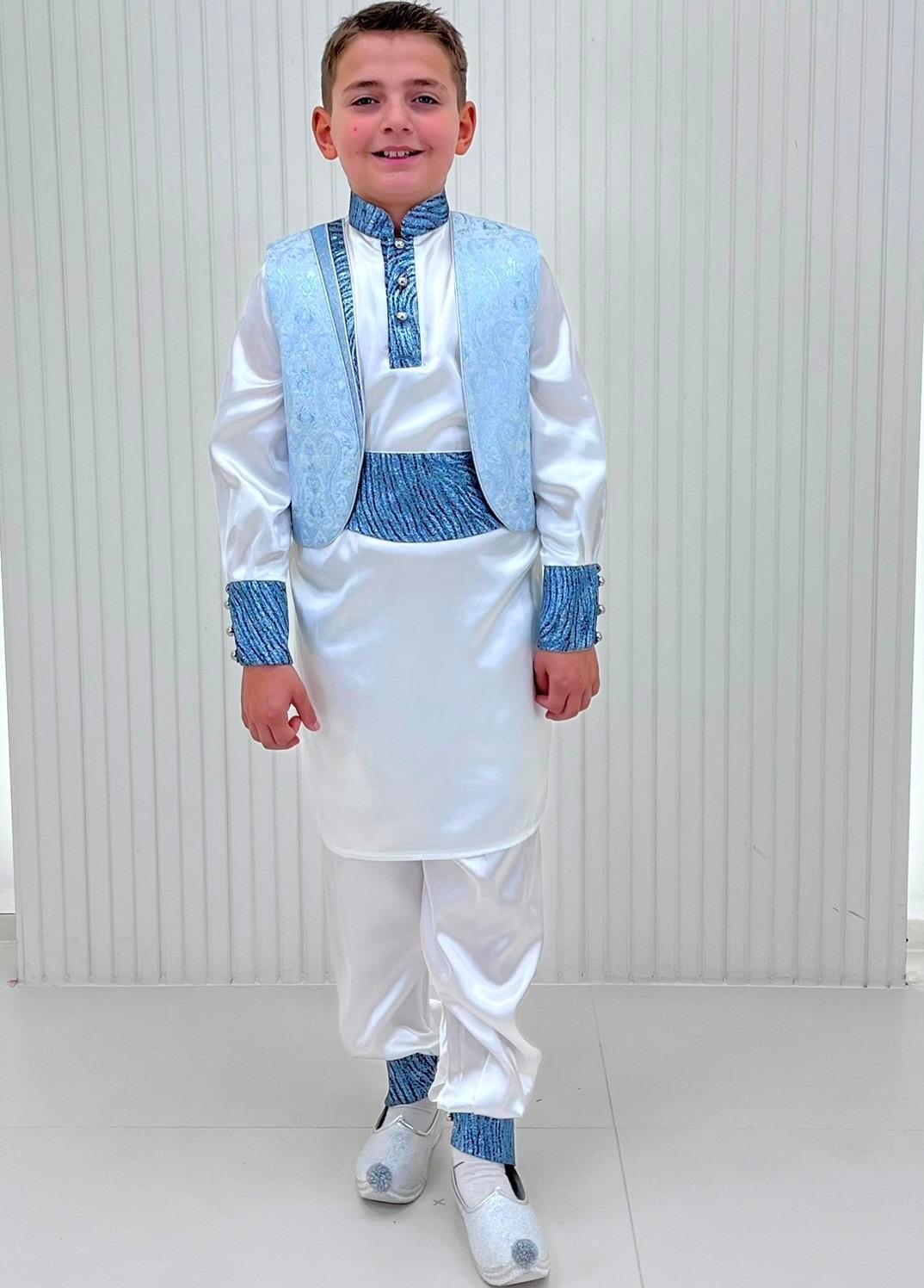 Bebe Mavi Brokar Kumaşlı Altın Broşlu Asil Kaftan Sünnet Kıyafeti