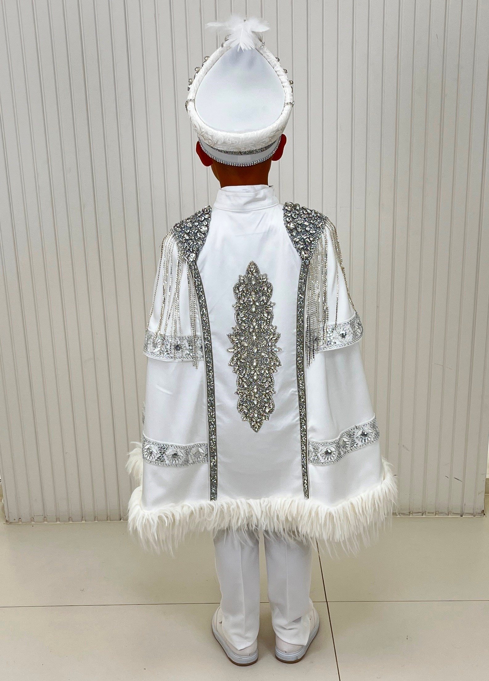 Beyaz Apoletleri Gümüş Taşlı Üstü Gümüş İşlemeli Pelerin Sünnetlik
