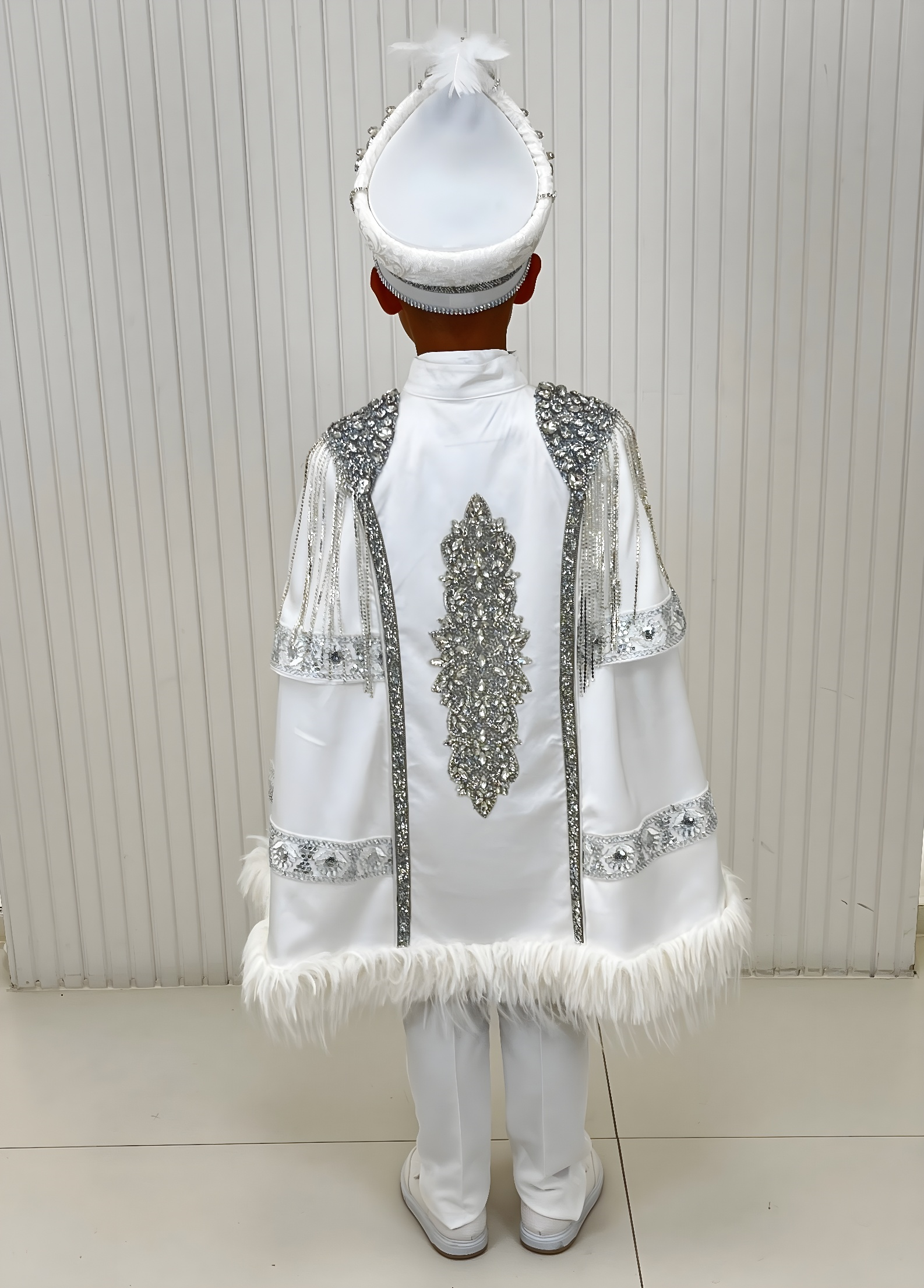 Beyaz Apoletleri Gümüş Taşlı Üstü Gümüş İşlemeli Pelerin Sünnetlik