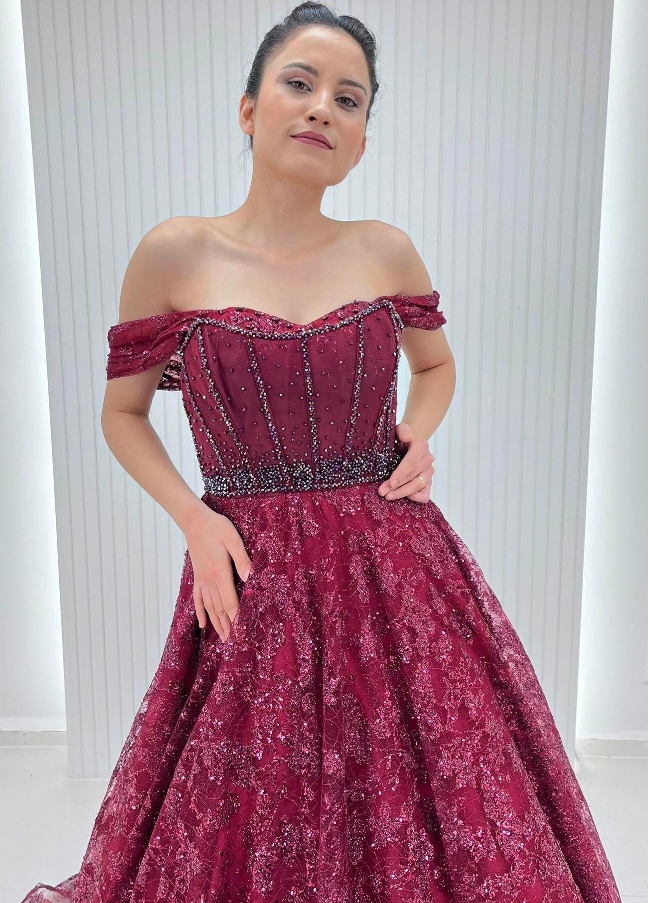 Bordo Korsajlı Çift Bedenli Nakışlı Eteği Pullu Dantelli Abiye Elbise