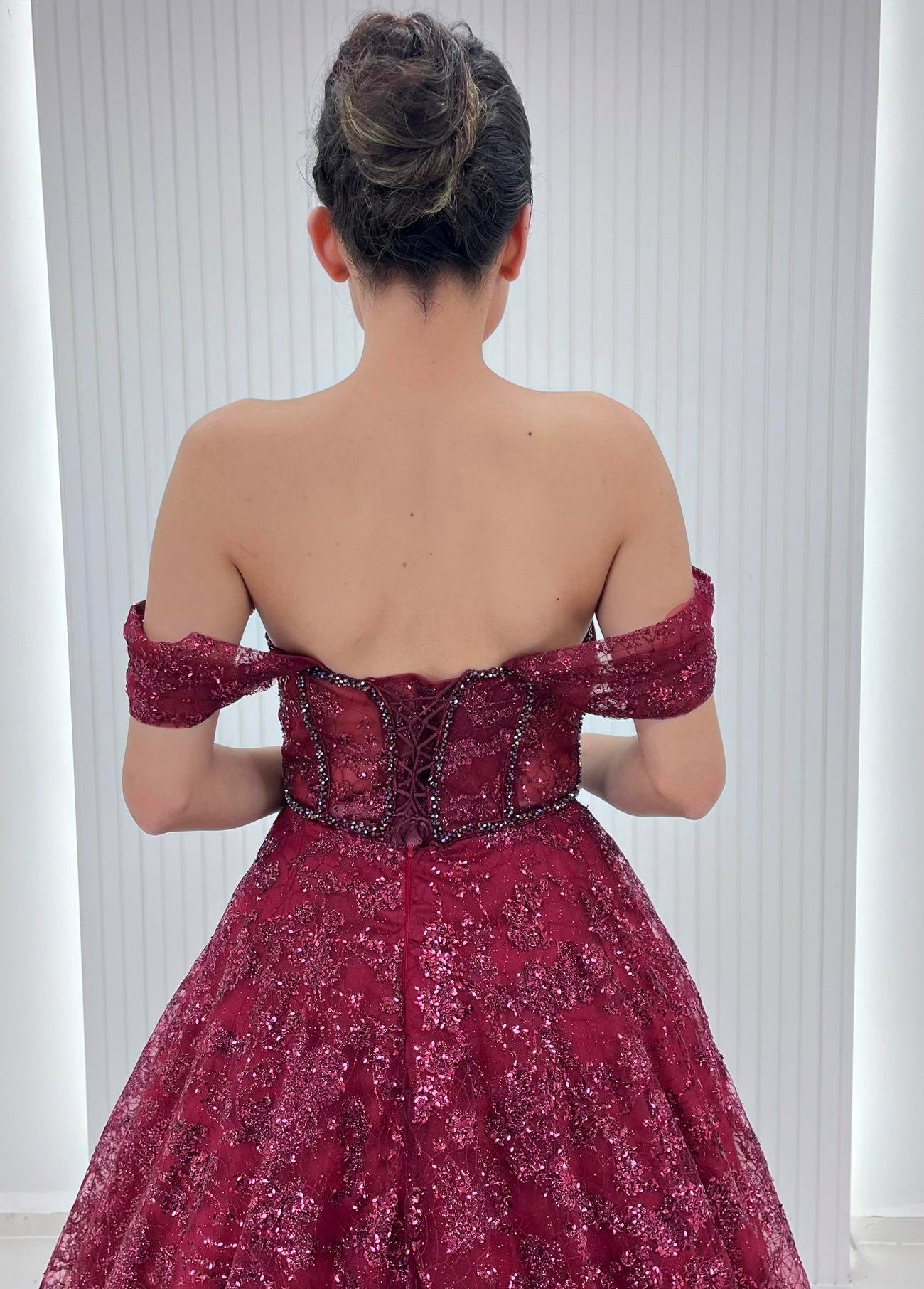 Bordo Korsajlı Çift Bedenli Nakışlı Eteği Pullu Dantelli Abiye Elbise