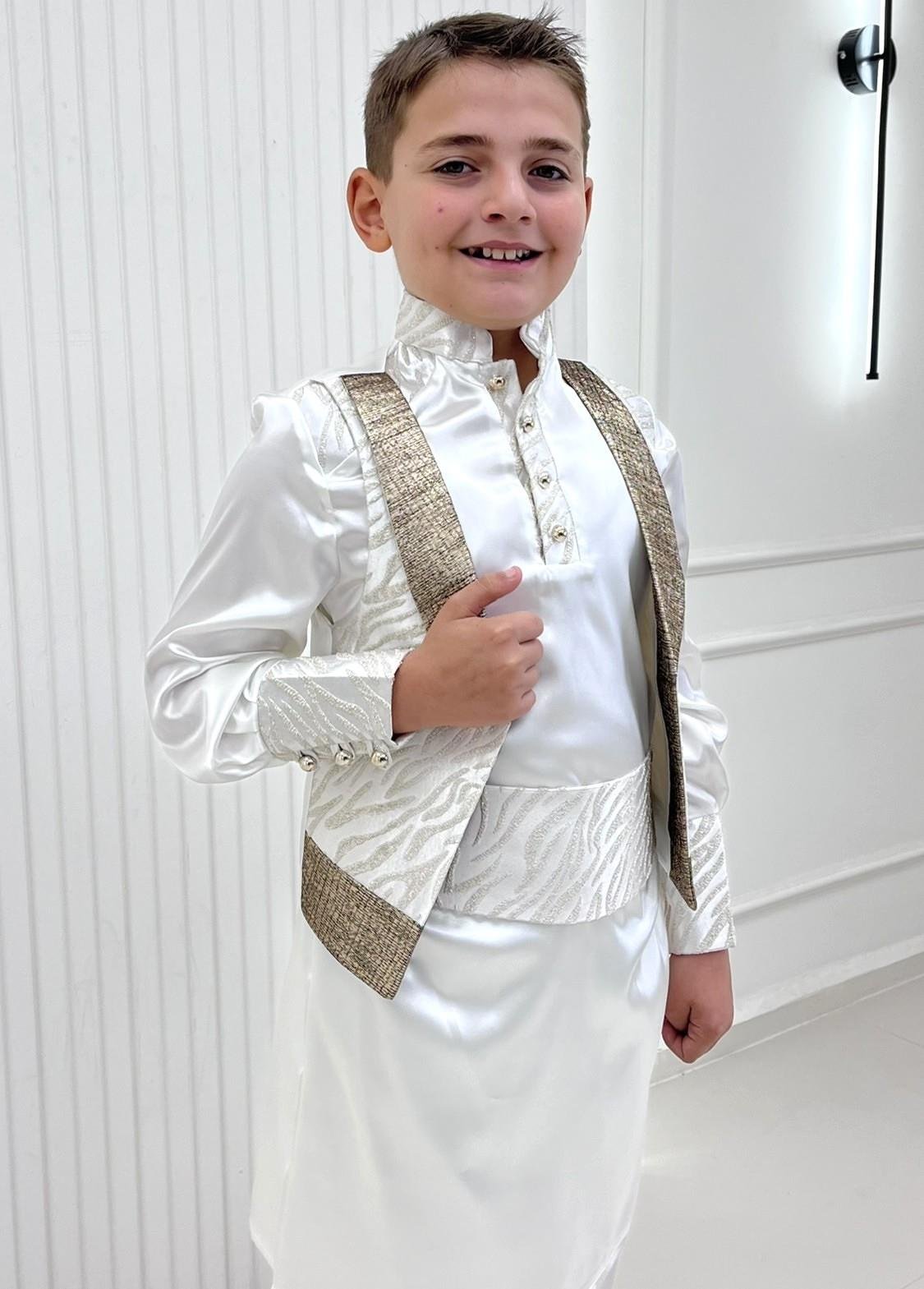 Brokar Dama Desen Kumaştan Broşlu Kaftan Sünnet Kıyafeti