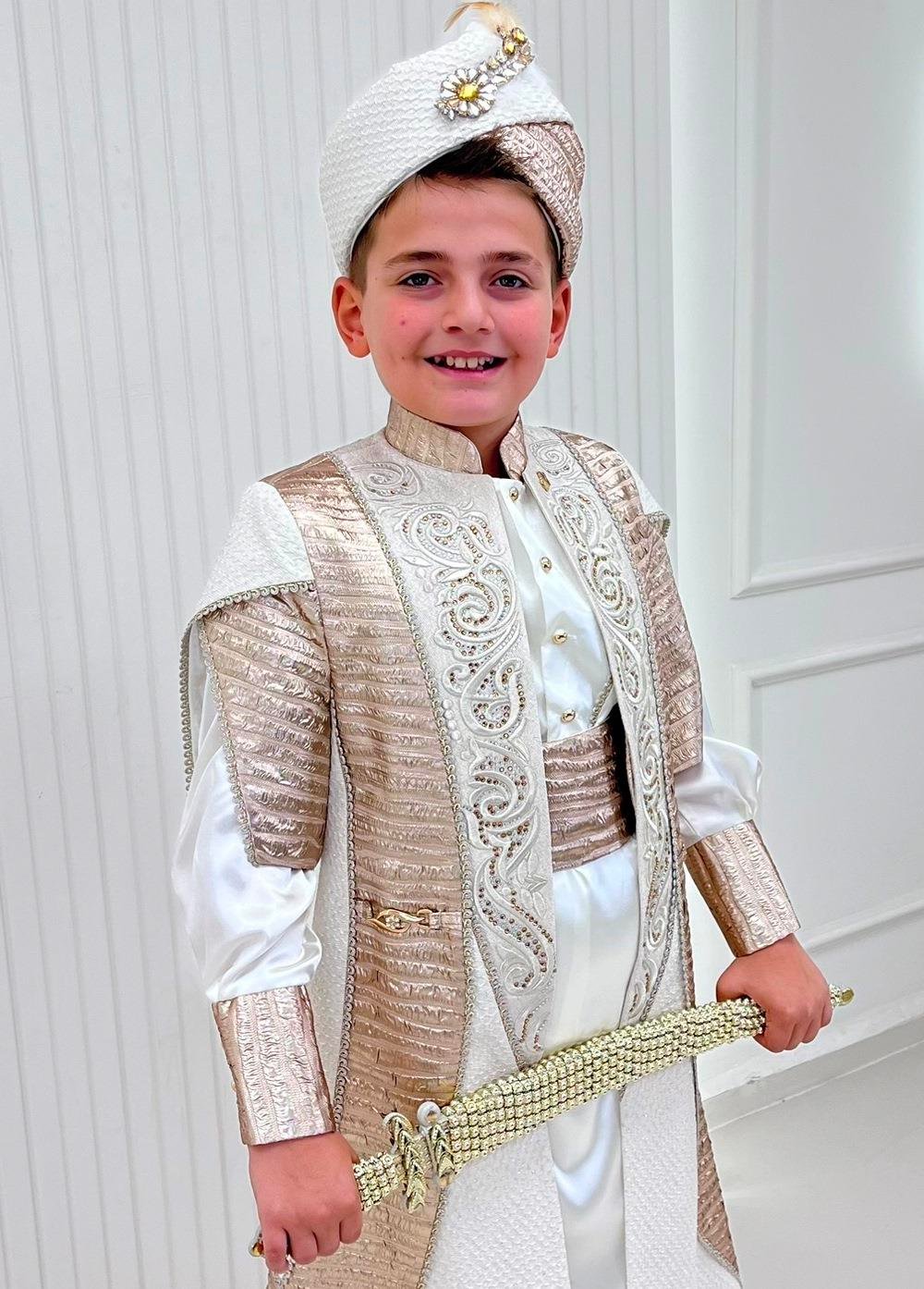 Brokar Kumaş Kombinli Nakışlı Kaftan Sünnet Kıyafeti