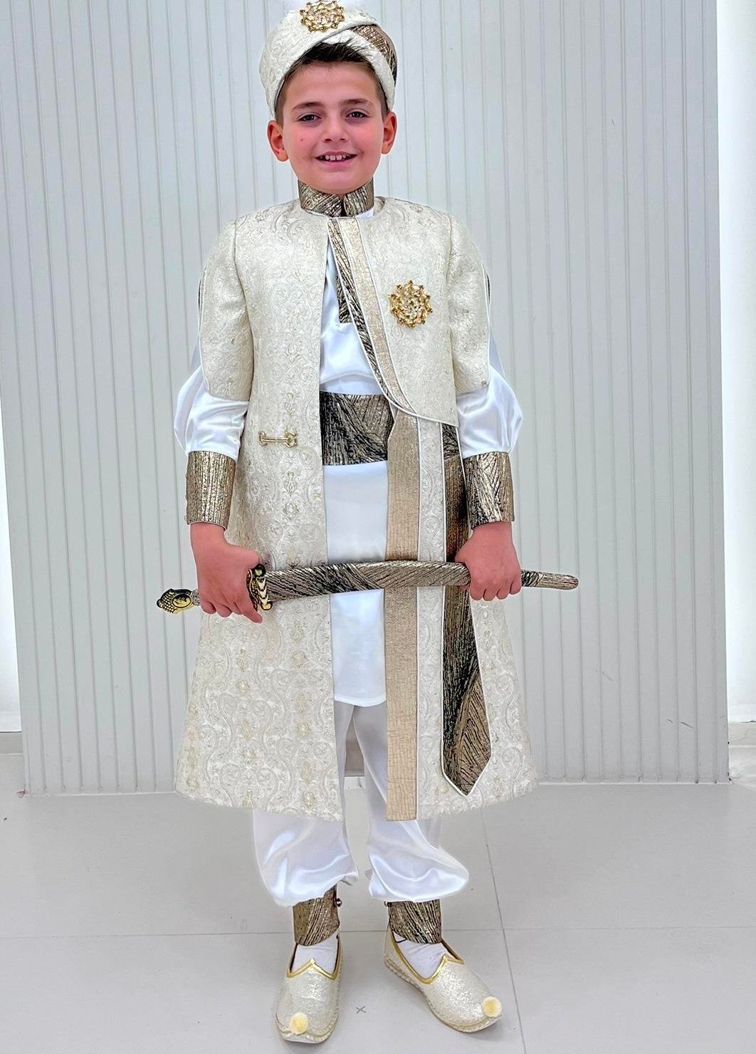 Brokar Kumaşlı Altın Broşlu Asil Kaftan Sünnet Kıyafeti
