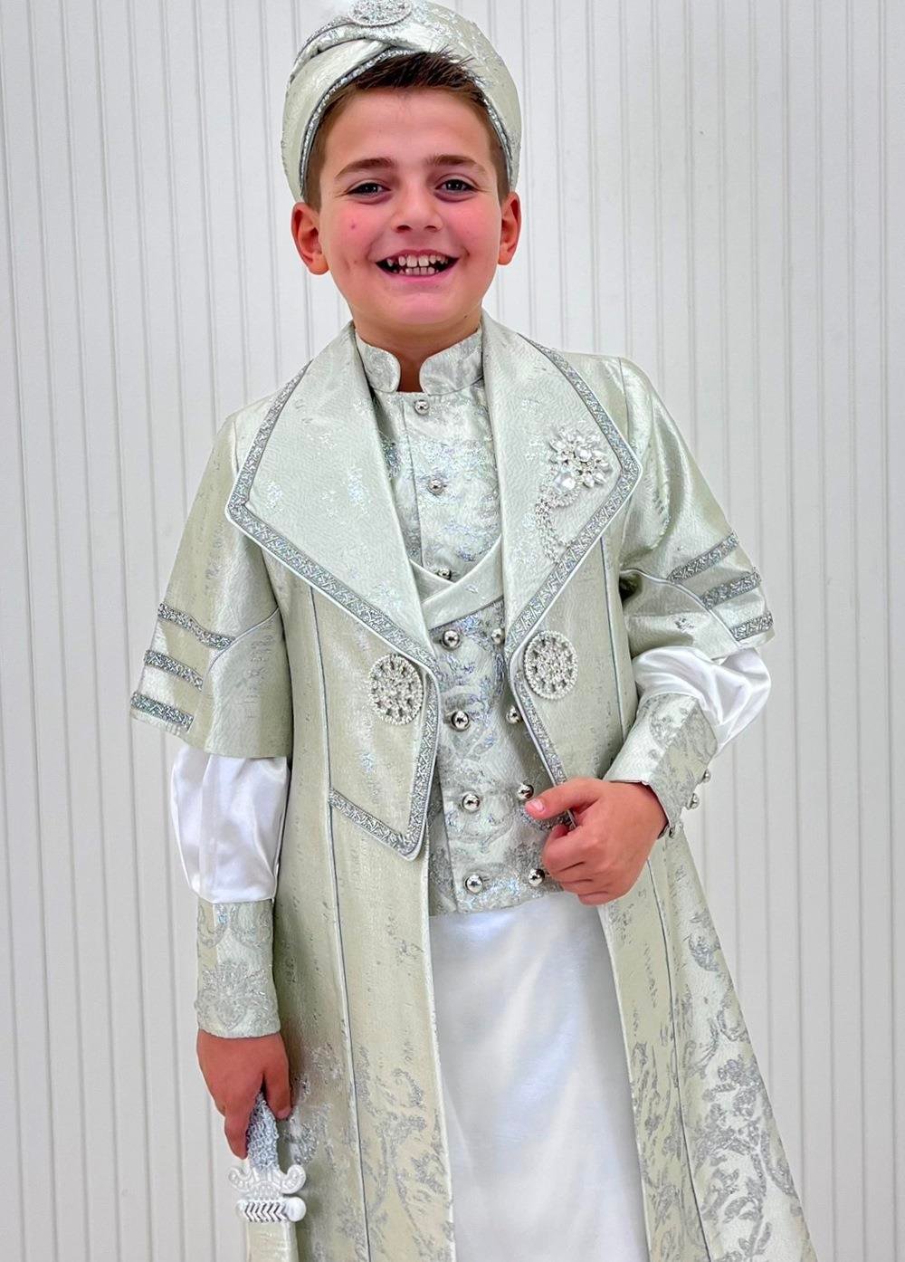 Brokar Kumaşlı Ceket Yakalı Gümüş Broşlu Kaftan Sünnet Kıyafeti