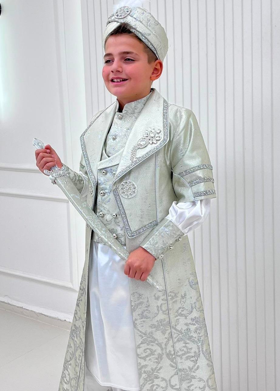 Brokar Kumaşlı Ceket Yakalı Gümüş Broşlu Kaftan Sünnet Kıyafeti