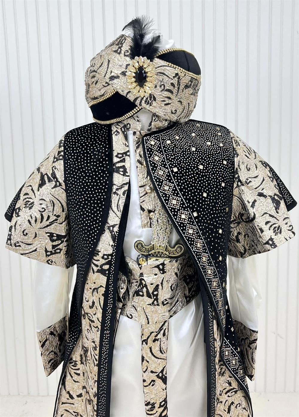 Brokar Kumaştan Broşlu Kaftan Sünnet Kıyafeti