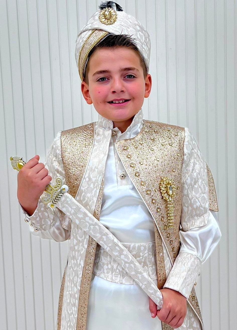 Gold Brokar Kumaşlı Broşlu Kaftan Sünnet Kıyafeti
