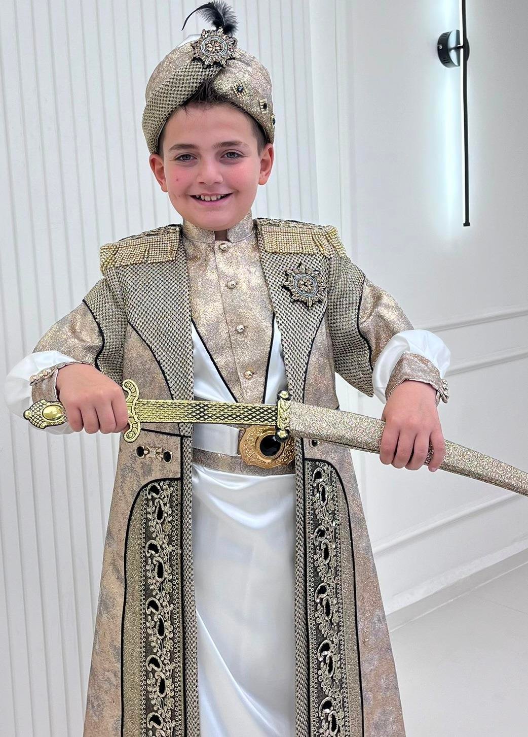 Gold Nakışlı Apoletleri Taşlı Kaftan Sünnet Kıyafeti