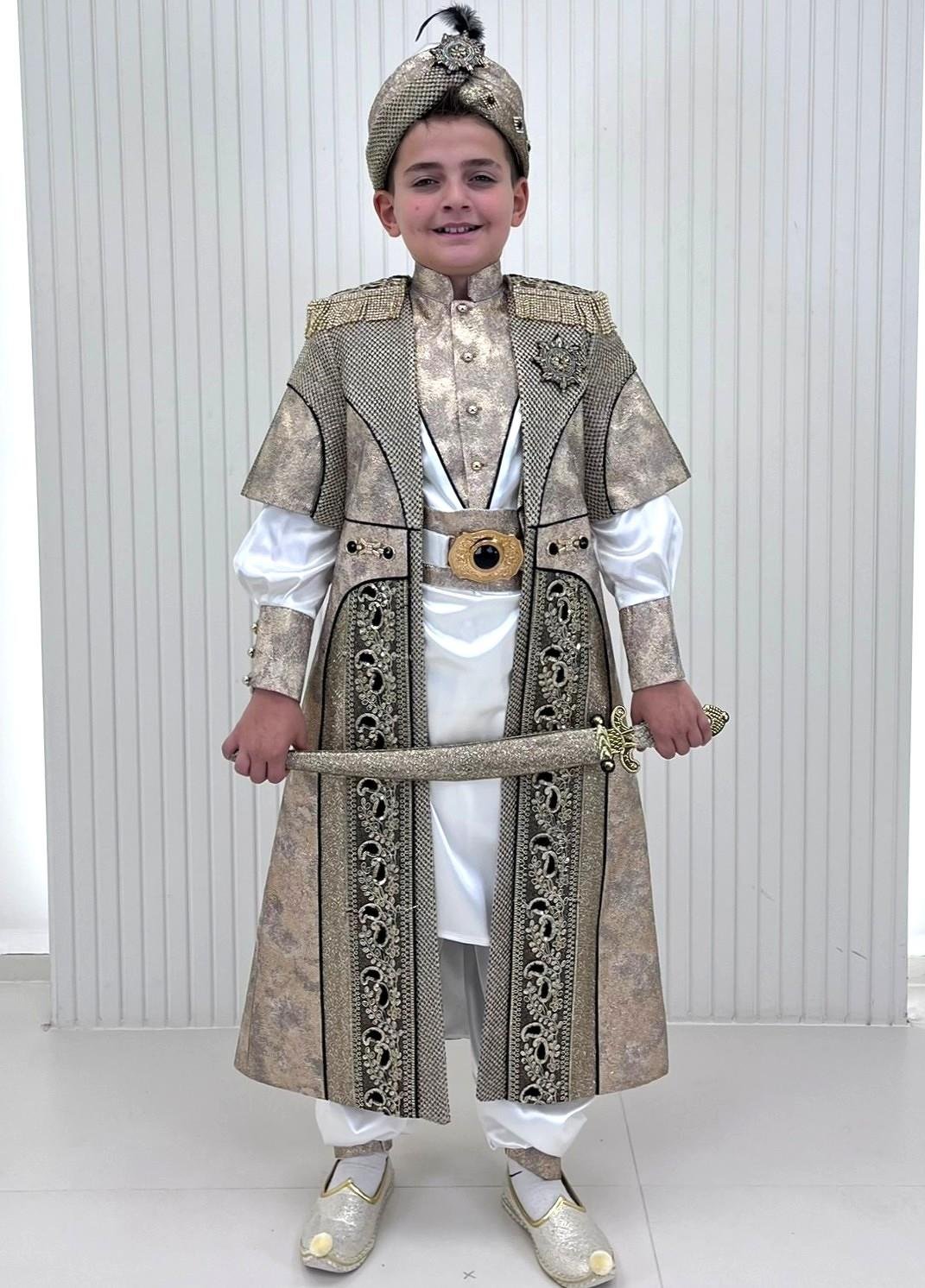 Gold Nakışlı Apoletleri Taşlı Kaftan Sünnet Kıyafeti
