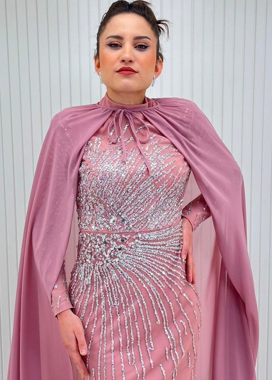 Gül Kurusu Komple Taş İşlemeli Omuzdan Pelerinli Tesettür Balık Abiye