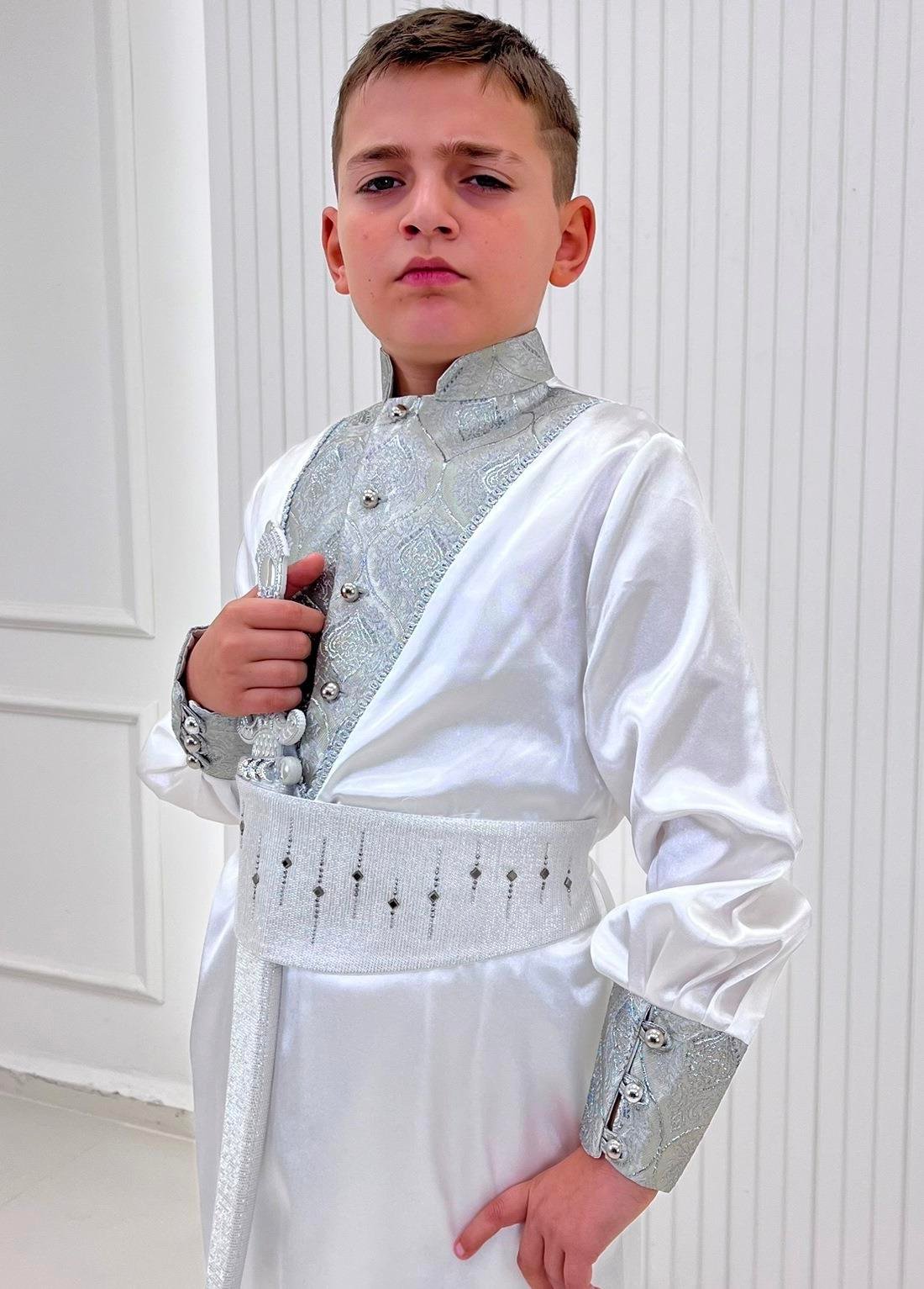 Gümüş Broşlu Uzun Kollu Kaftan Sünnet Kıyafeti
