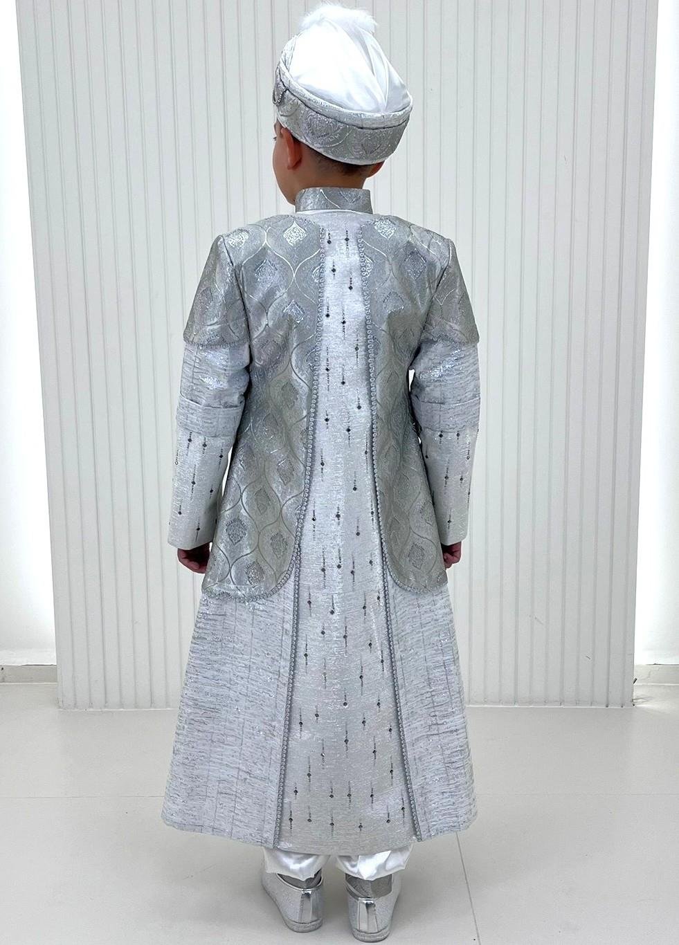 Gümüş Broşlu Uzun Kollu Kaftan Sünnet Kıyafeti