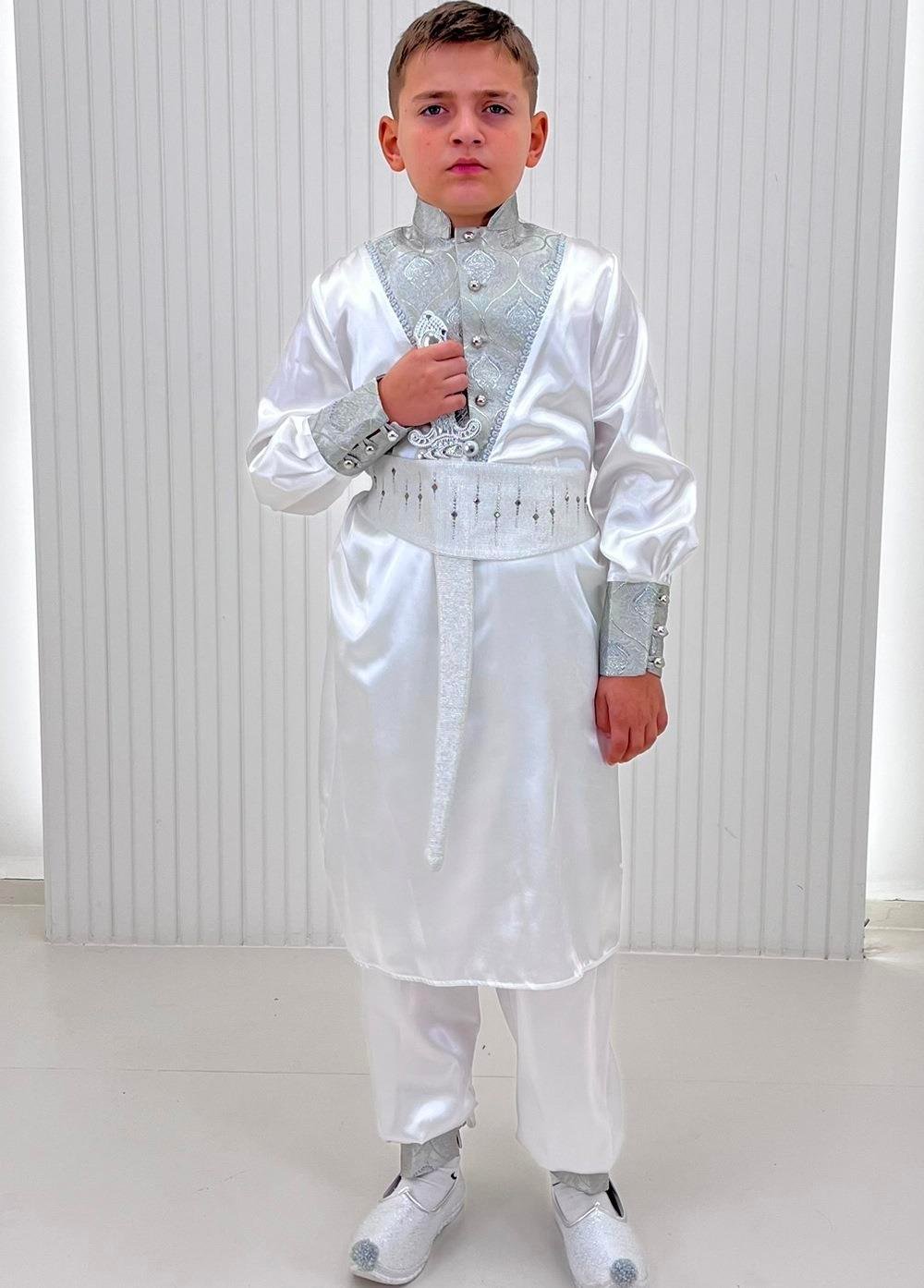 Gümüş Broşlu Uzun Kollu Kaftan Sünnet Kıyafeti