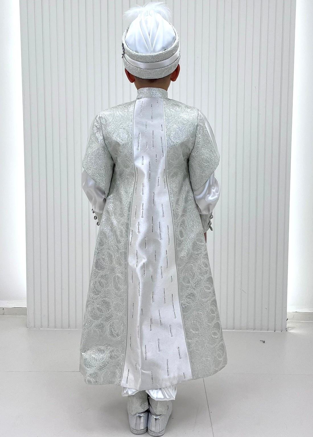 Gümüş Tuğra Broşlu Desenli Kumaş Kaftan Sünnet Kıyafeti
