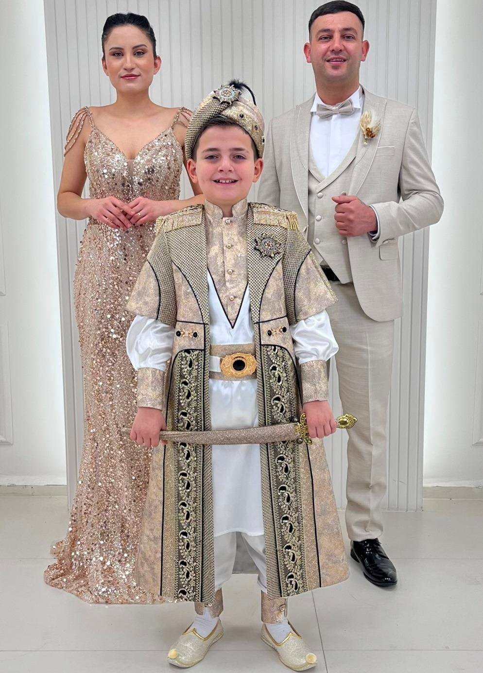 İnce Askılı Sarkaçlı Nakışlı Payet Abiye Elbiseli Apoletli Gold Kaftanlı Damatlıklı Kombin Set 119