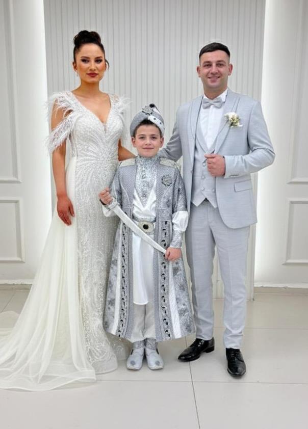 Kayık Yakası Otrişli İncili Dantelli Abiye Gümüş Kaftan Gri Damatlıklı Kombin 164