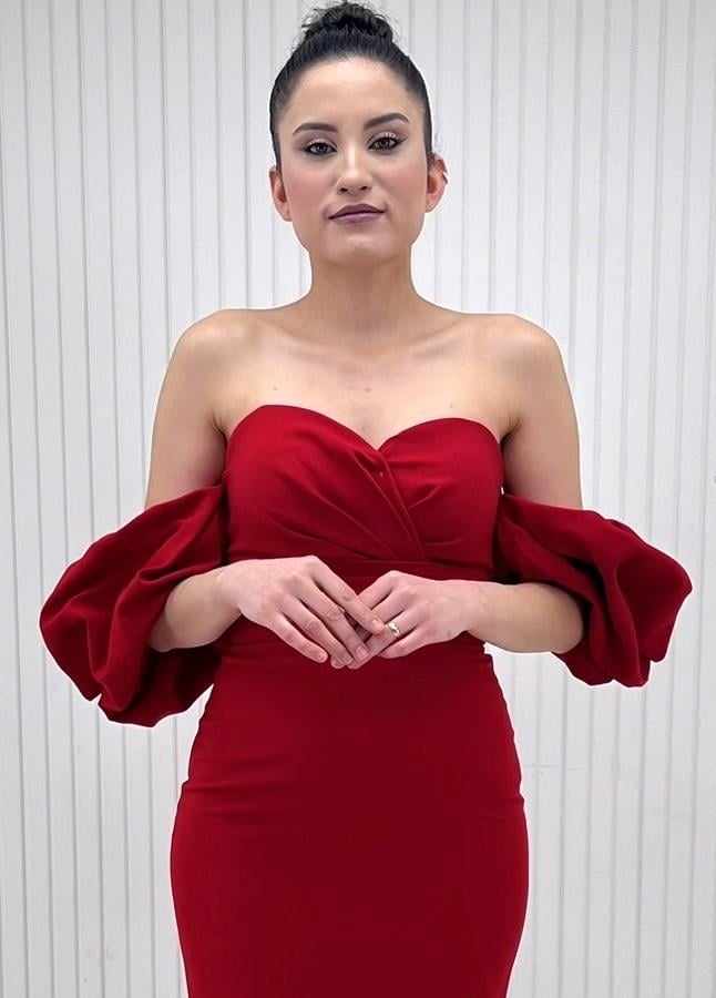 Kırmızı Göğsü Drapeli Düşük Kollu Kısa Abiye Elbise