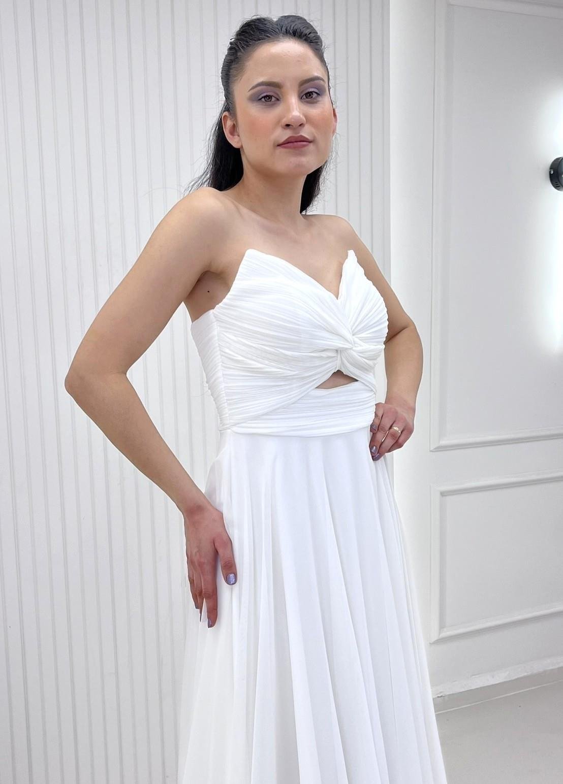 Krem Kedi Kulağı Yaka Üstü Büzgülü Pencereli Şifon Abiye Elbise