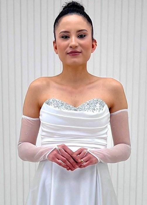 Krem Takma Kollu Göğsü Nakışlı Uzun Saten Abiye Elbise