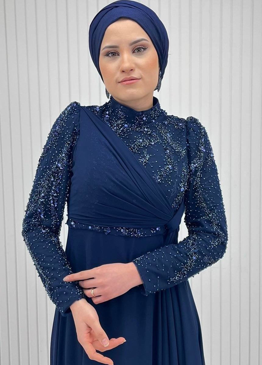 Lacivert Üstü Boncuklu Dantelli Şifon Garnili Tesettür Abiye Elbise