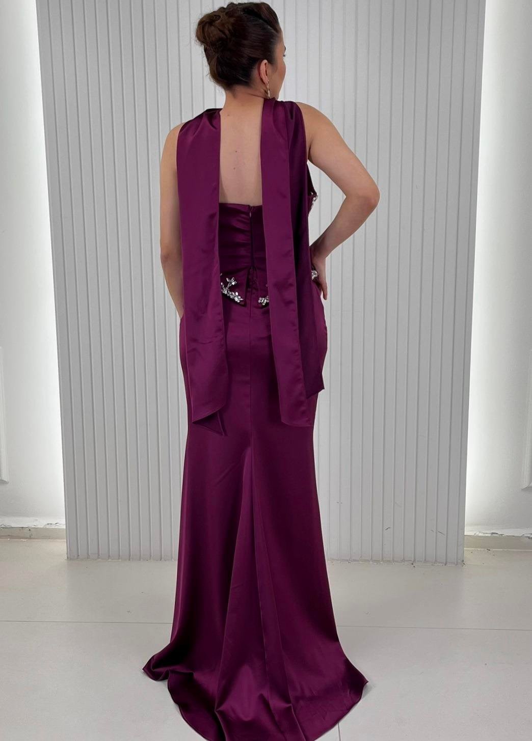 Mürdüm Straplez Kristal Taş İşlemeli Peplum Kesim Uzun Saten Abiye