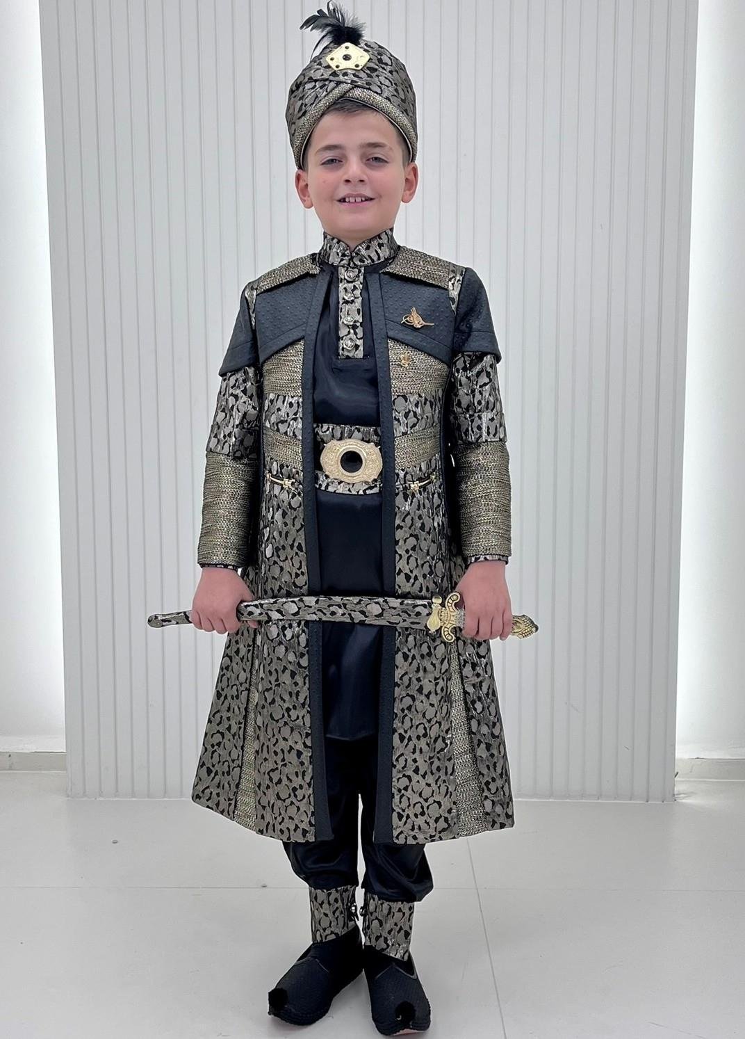Omuzları Zırhlı Deri Kombinli Kaftan Sünnet Kıyafeti