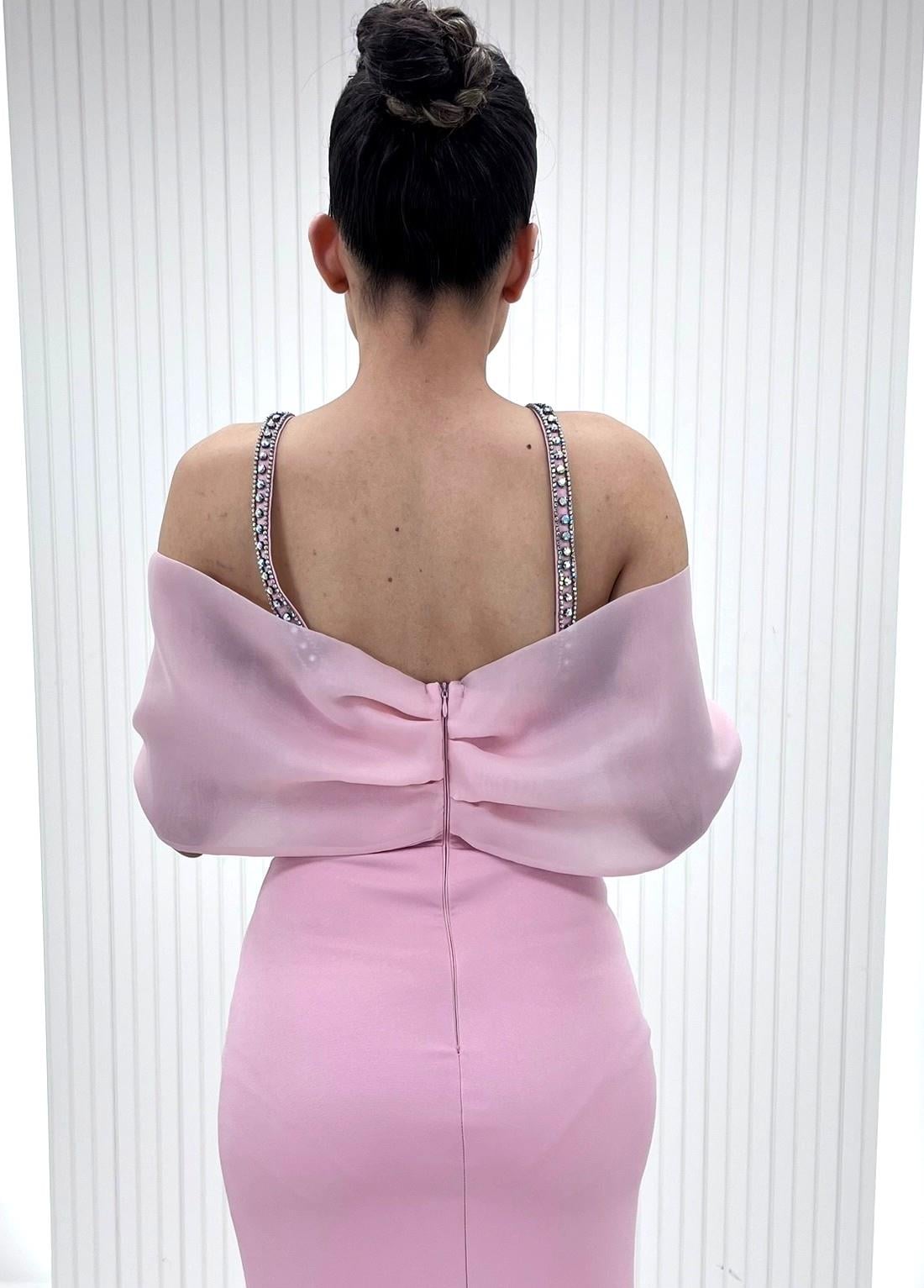 Pembe İnce Askılı Üstü Fiyonk Tasarımlı Krep Abiye Elbise