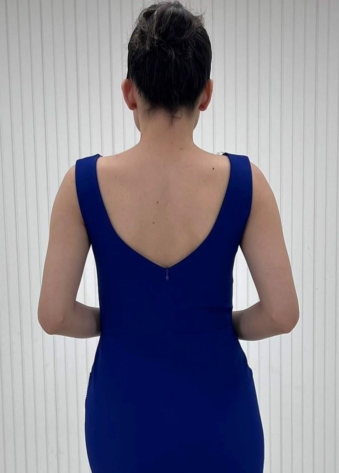 Saks Mavi Kapalı Yaka Yırtmacı Zincirli Aksesuarlı Abiye Elbise