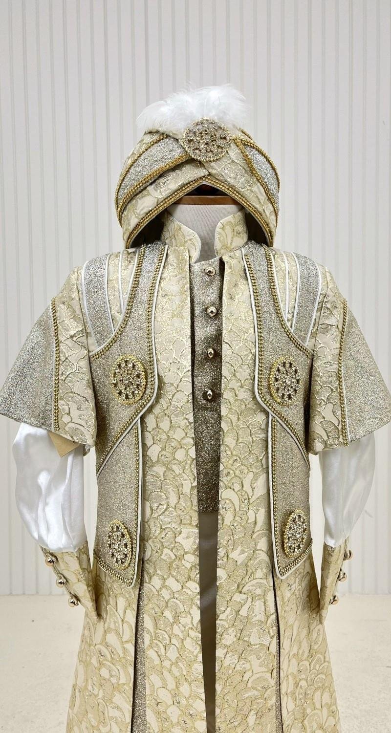 Sıra Taş Süslemeli Brokar Kumaştan Broşlu Kaftan Sünnet Kıyafeti